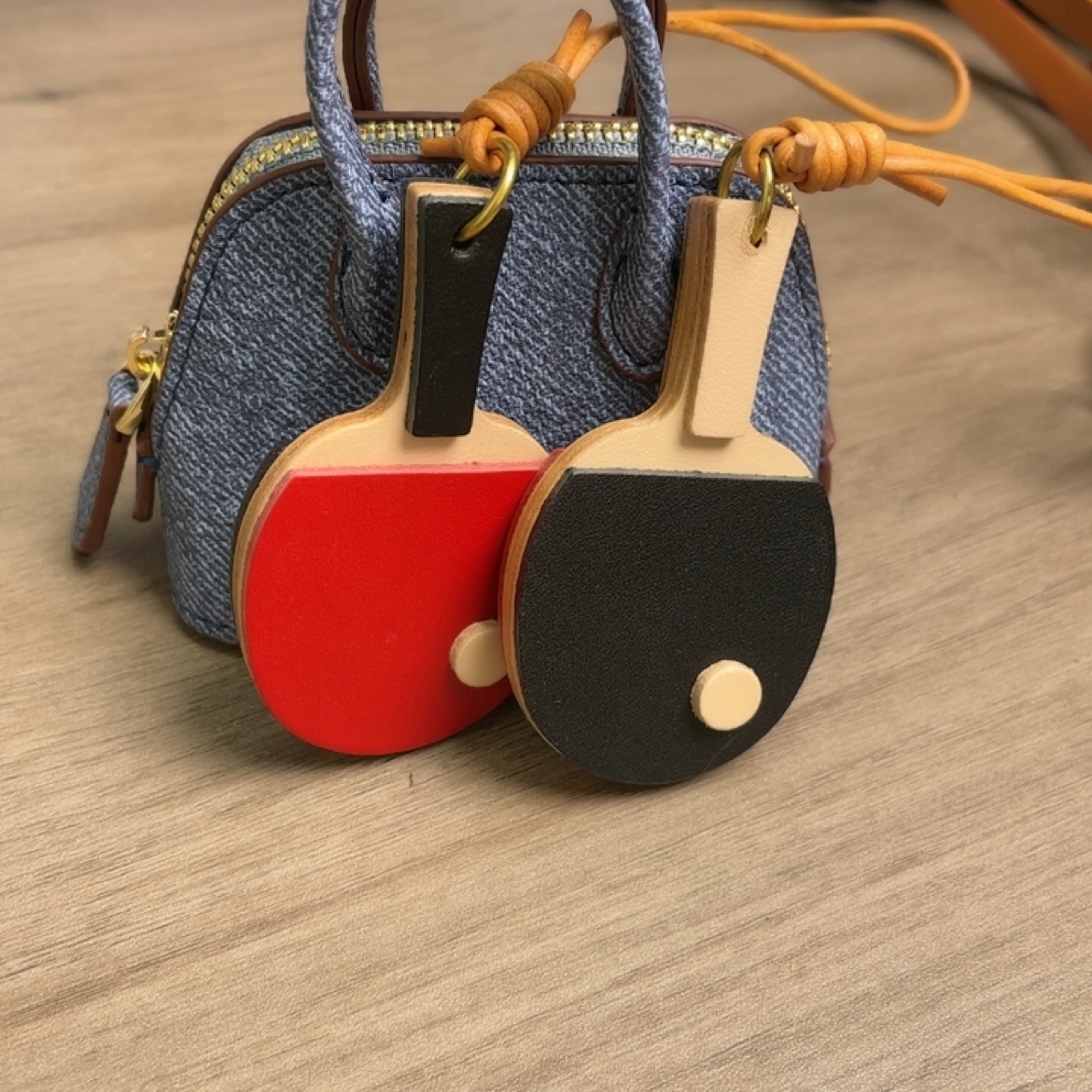 Table Tennis Keychain - Echtes Leder Tischtennis Schlüsselanhänger Taschenanhänger Einzigartige
